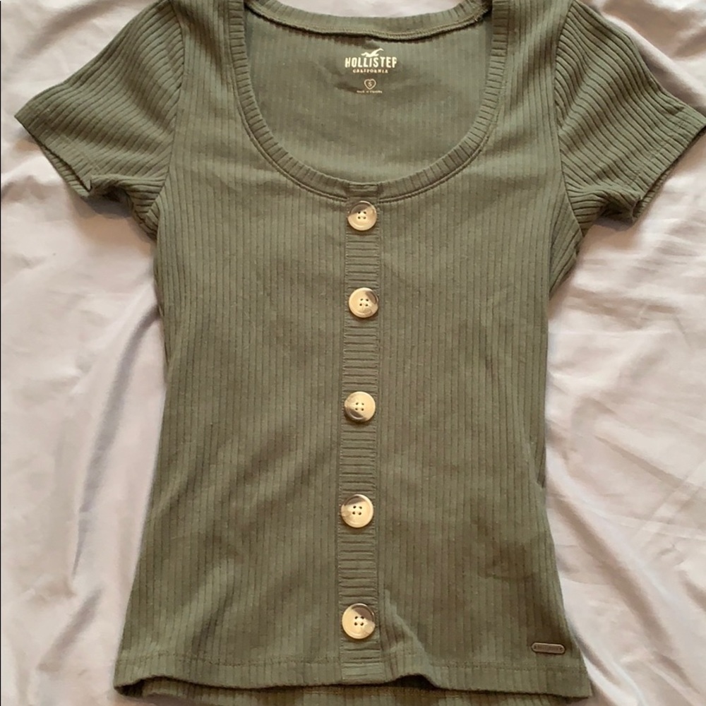 Hollister top